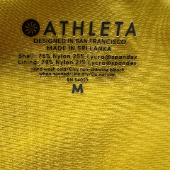 Athleta 5 piece Bundle! 3 Tops 1 Bathing Suite Bottom and 1 Legging Size Medium - Picture 5 of 8